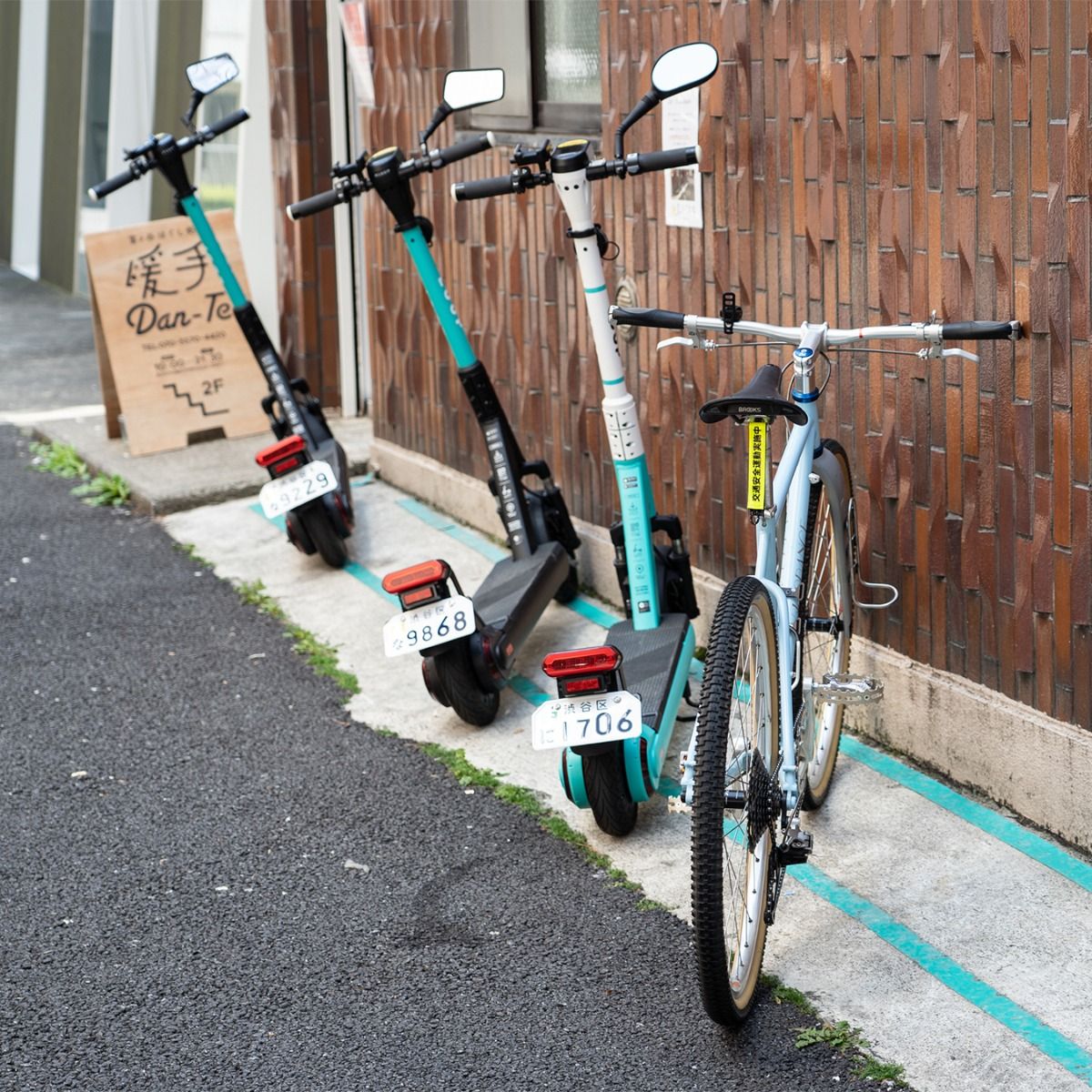 Blue Lug Sandwich Reflector - "On Patrol"