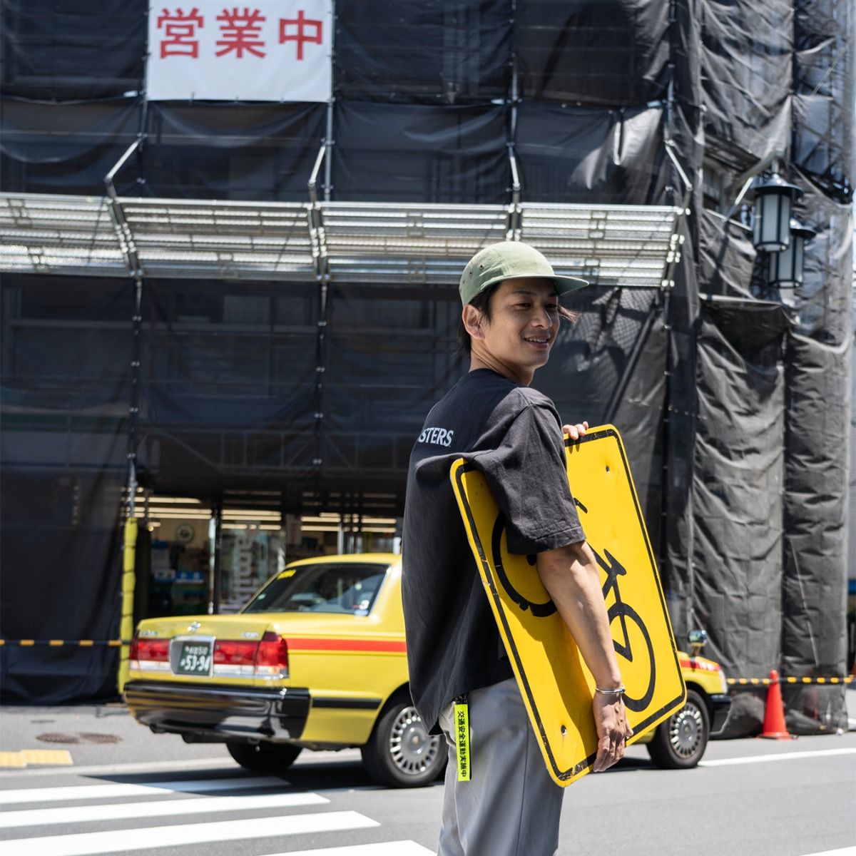 Blue Lug Sandwich Reflector - "Running a Traffic Safety Campaign"